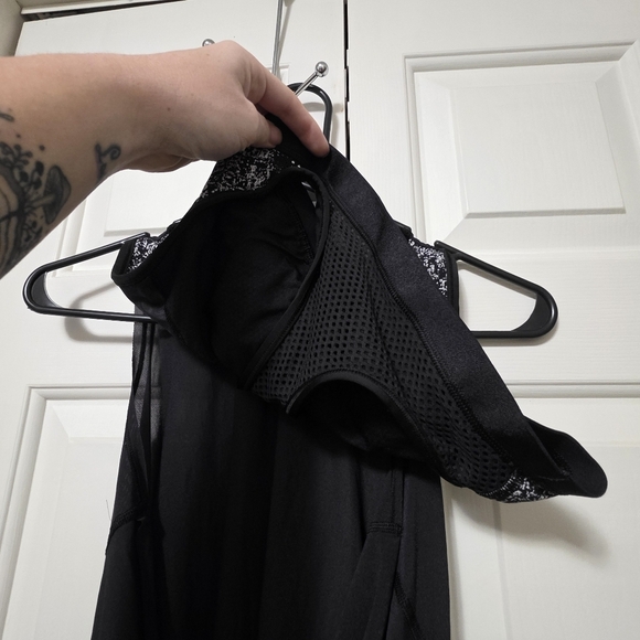 Lululemon Tank With Built In Sports Bra Size 6 - Picture 3 of 10